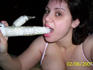 Alleinstehende Hausfrau sucht zärtlichen Lover